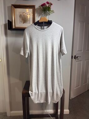 Lou & Grey Light Gray Short-Sleeve Crewneck Dress